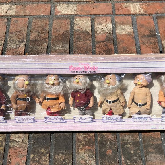 Disney the Seven Dwarfs - Picture 3 of 5